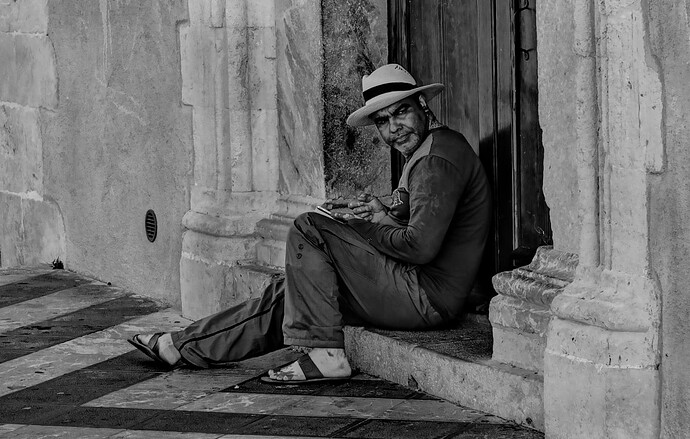 09-10-2017 taormina-man-bw