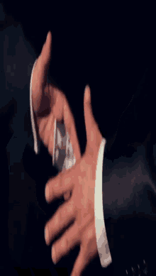 el-lleve-shake-hands